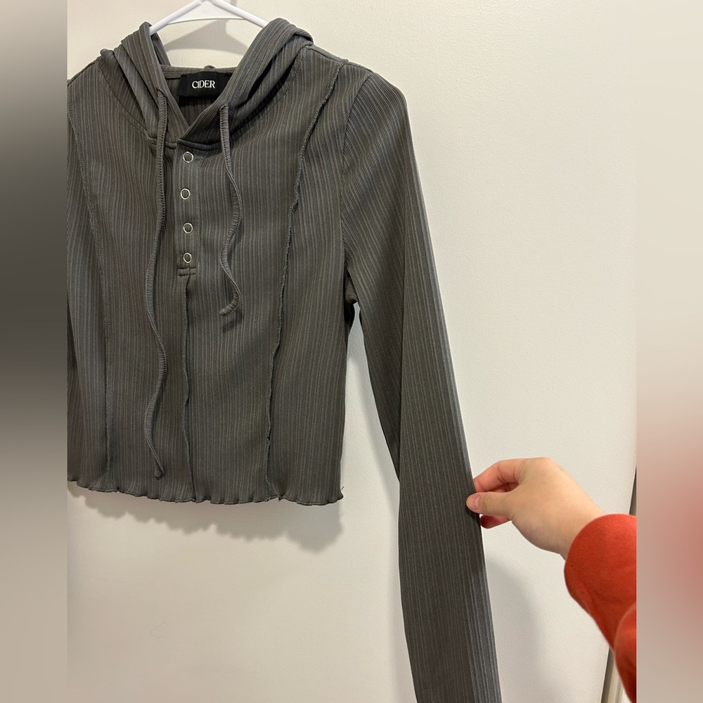 πLike New CIDER Ribbed Cropped Long Sleeve - Picture 6 of 9